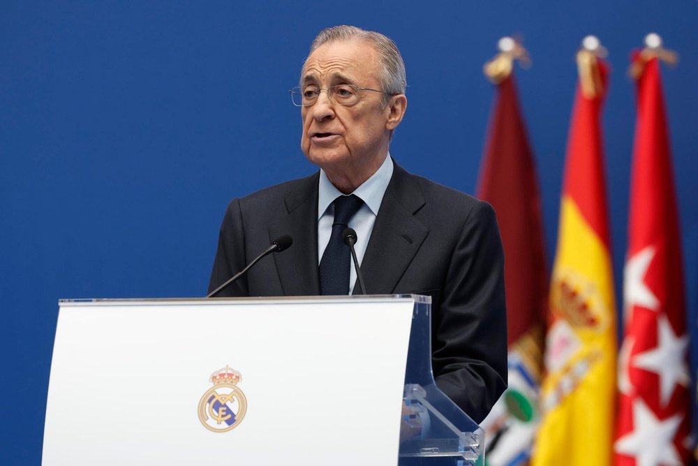 Florentino Pérez presentó a Mbappé. EFE/Chema Moya