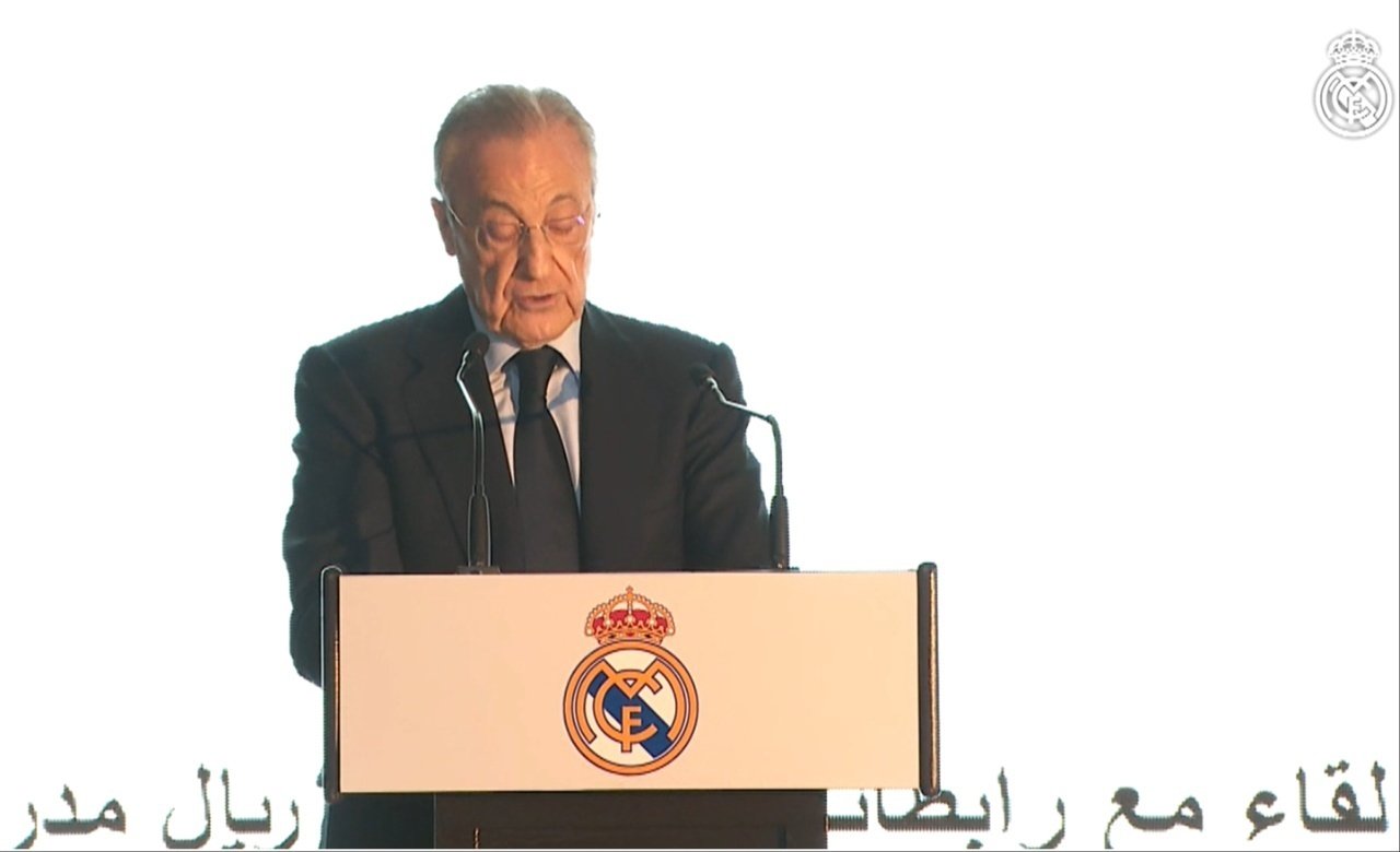 Florentino Pérez habló con los peñistas de Arabia. Captura/RealMadridTV