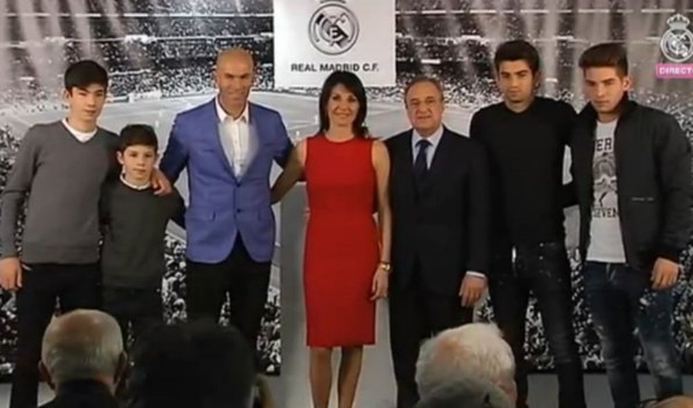 Florentino Pérez junto a Zidane y su familia. Twitter