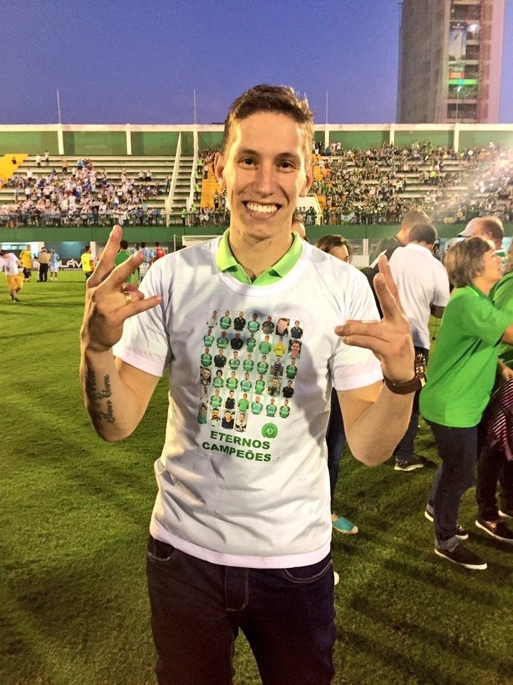 La camiseta conmemorativa de Chapecoense tras ser campeón