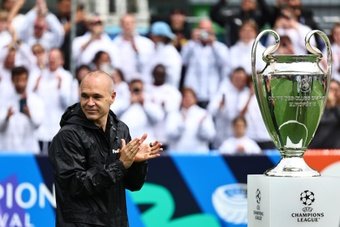 Iniesta was full of praise for Lamine Yamal. EFE