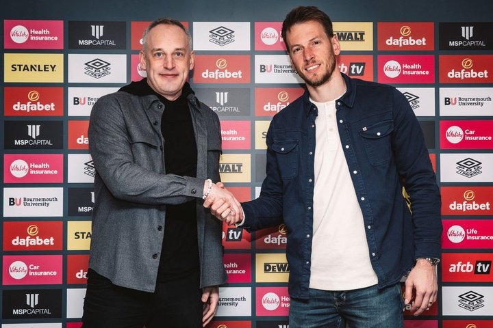Neto extends Bournemouth contract until 2026