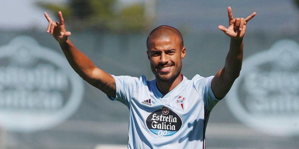 Rafinha volvió a mostrar su amor por Flamengo. Twitter/RCCelta