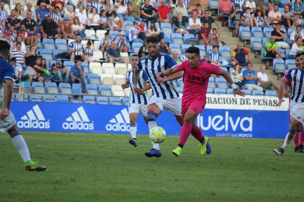 El balón parado le da tres sufridos puntos al Recre