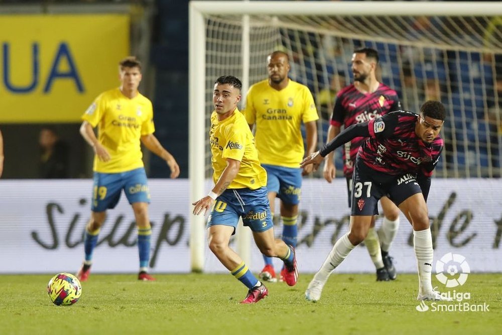 Las Palmas no pudo vencer ante el Sporting, que jugó con diez. LaLiga