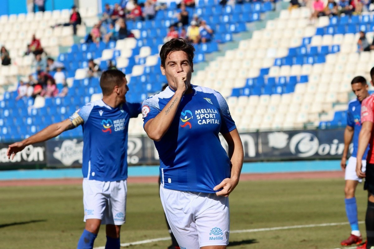 Después de sumar tan solo un punto en la jornada anterior, el Melilla volvió a la senda de la victoria al vencer al Montijo en el Municipal Álvarez Cano. Moisés Rodríguez anotó el único tanto del encuentro ante un conjunto extremeño que acabó en inferioridad por la expulsión de Gabri.