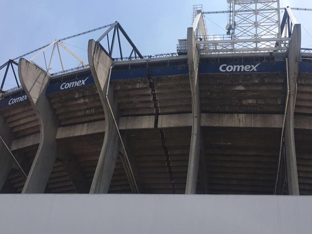Foto del Estadio Azteca después del terremoto que azotó México. Twitter