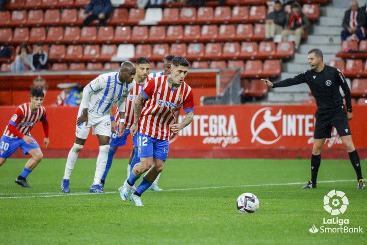 El Real Sporting se quedó con los tres puntos en un partido protagonizado por el VAR. LaLiga