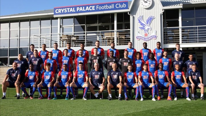 El Crystal Palace tira de Photoshop para completar su foto oficial