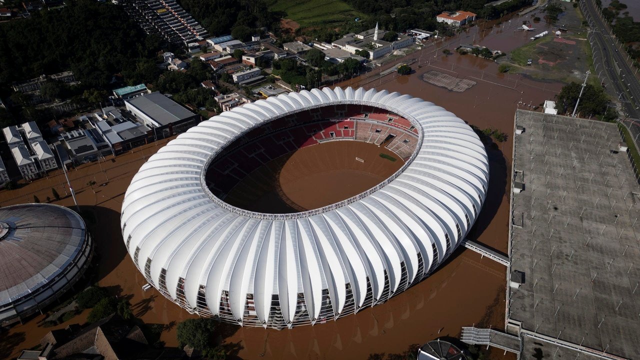 Fotografía do estádio Beira-Rio, unundado pelas enchentes no Rio Grande do Sul. EFE