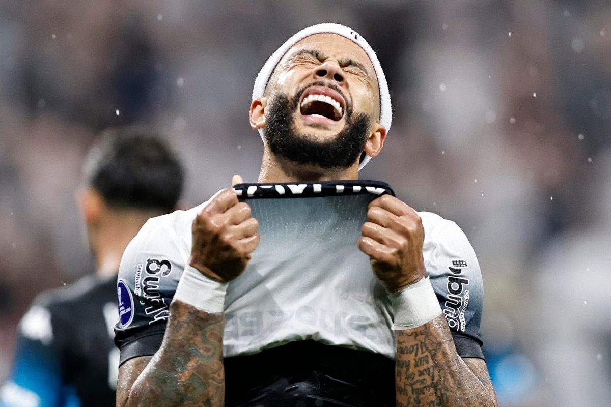 Memphis usará a '10' do Corinthians, após polêmica com Garro