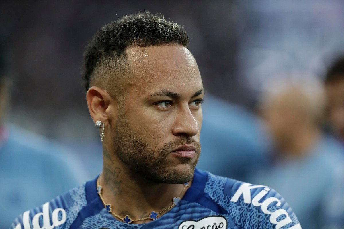 Ronaldo apologises to Neymar