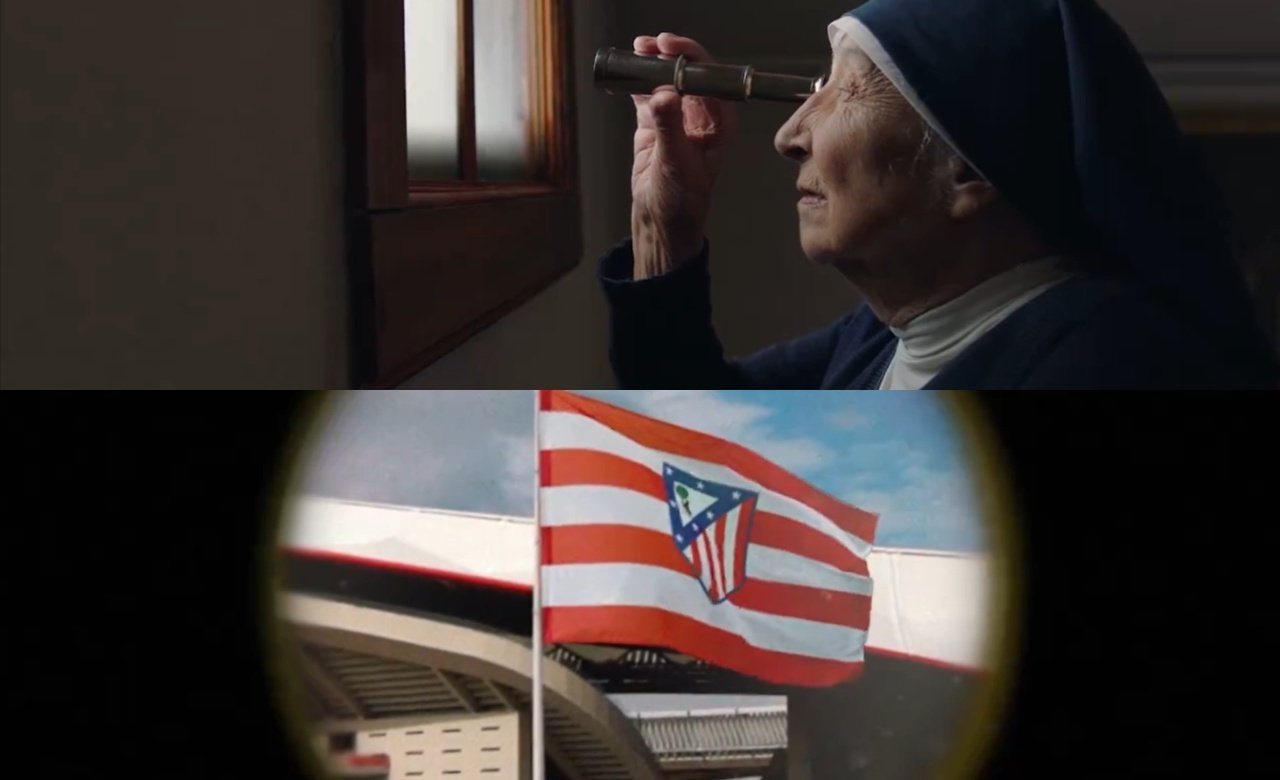 El escudo antiguo vuelve a estar en la bandera. Capturas/AtléticoDeMadrid