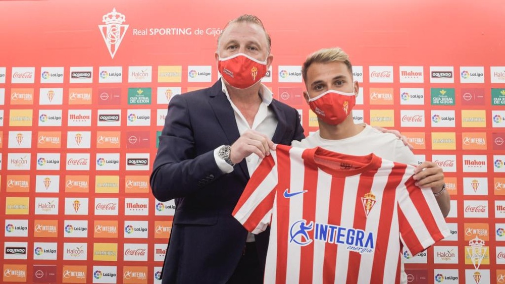 Villaba, presentado por el Sporting y muy ilusionado. Twitter/RealSporting