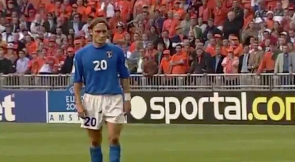 Francesco Totti, en la tanda de penaltis del Italia-Holanda de 2000. Youtube