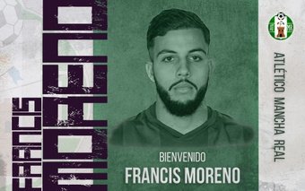 Francis Moreno firma por el Atlético Mancha Real. Twitter/AtManchaReal