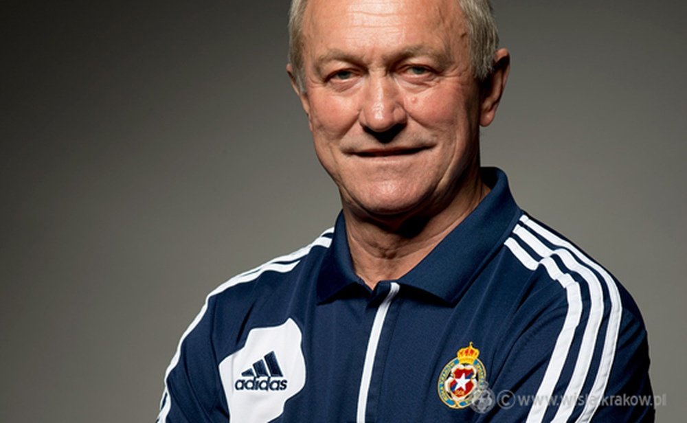 El ex entrenador del Wisla Cracovia Franciszek Smuda podría entrenar al Widzew Lodz. WislaKrakow