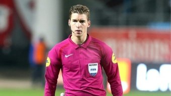 During the Argentina-Uzbekistan game at the U20 World Cup, referee Francois Letexier was able to, thanks to his microphone, explain to the stadium why he chose to refuse a penalty.
