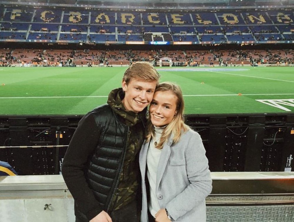 Le Hollandais a foulé la pelouse du Camp Nou. Instagram @MikkyKiemerney