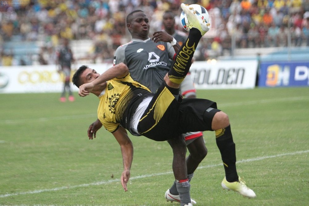 Fuerza Amarilla y Delfín inician con buen pie la Primera División en Ecuador. Twitter