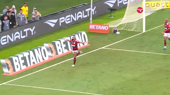 Flamengo dio un gran golpe en la mesa en los octavos de final de la Copa de Brasil al ganarle por 2-0 a Fluminense en la ida. Es por ello que Jorge Sampaoli vivió su primera gran noche gracias a los goles de De Arrascaeta y Gabigol y eliminó a su rival de la competición.