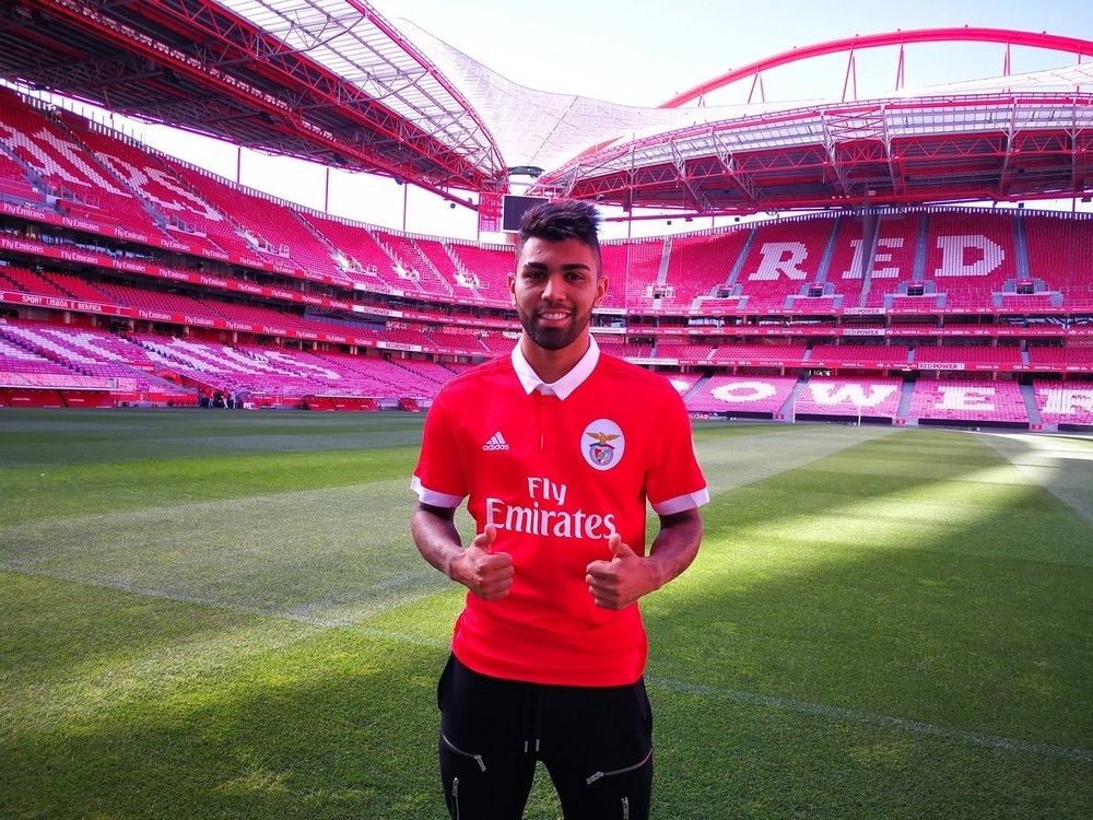 Aí está o novo camisola 11 do Benfica: Gabriel Barbosa. Twitter.SLBenfica