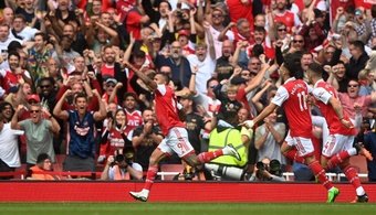 Arsenal lead the Premier League standings. EFE
