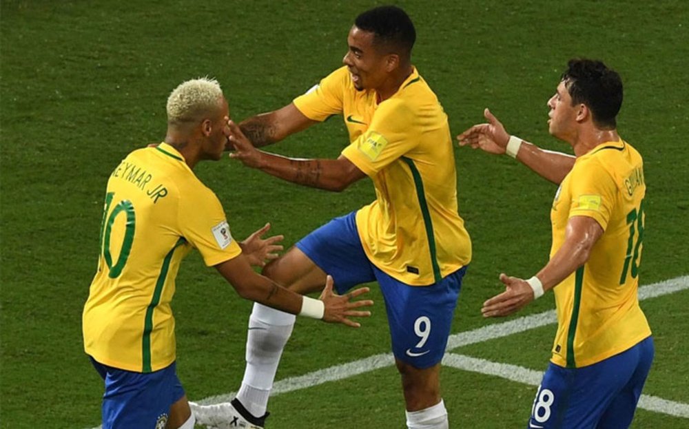 Gabriel Jesús cree que Neymar es el mejor jugador que hay en Brasil ahora mismo. AFP/EFE