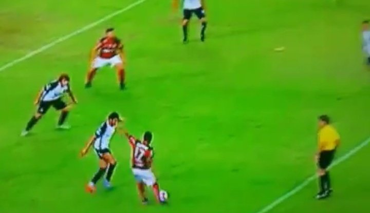 Gabriel completó el trío de golazos del Flamengo-San Lorenzo con un pase a la escuadra