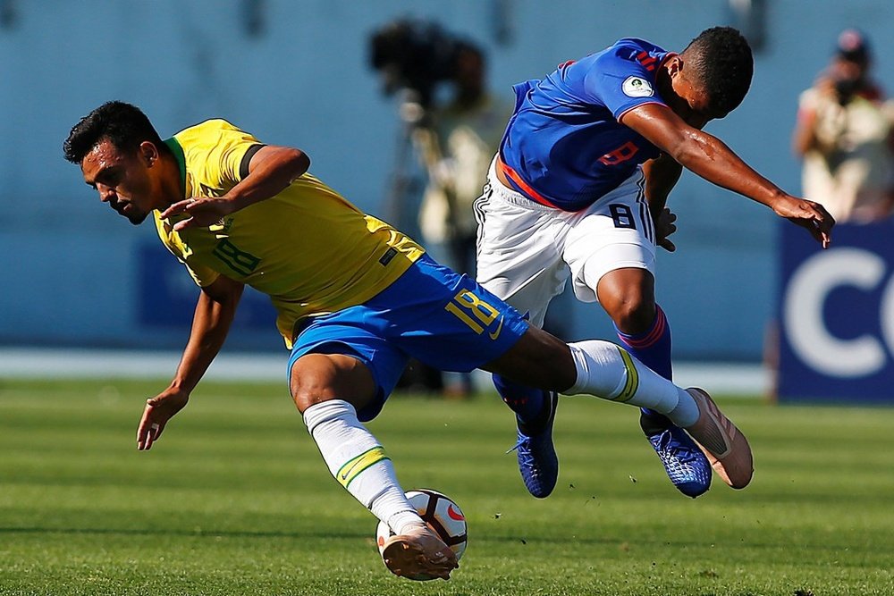 Com COVID-19, Gabriel Menino é cortado da Seleção Brasileira. EFE