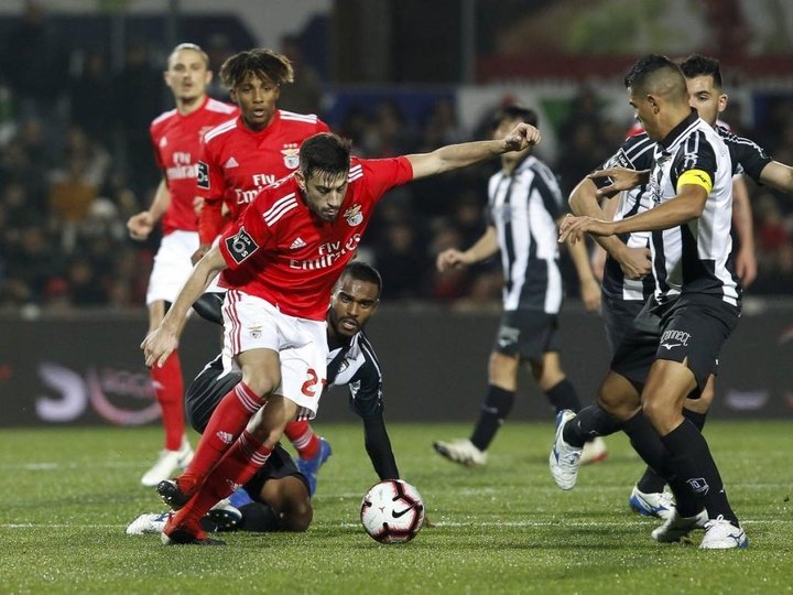 Benfica começa a liga de mão cheia