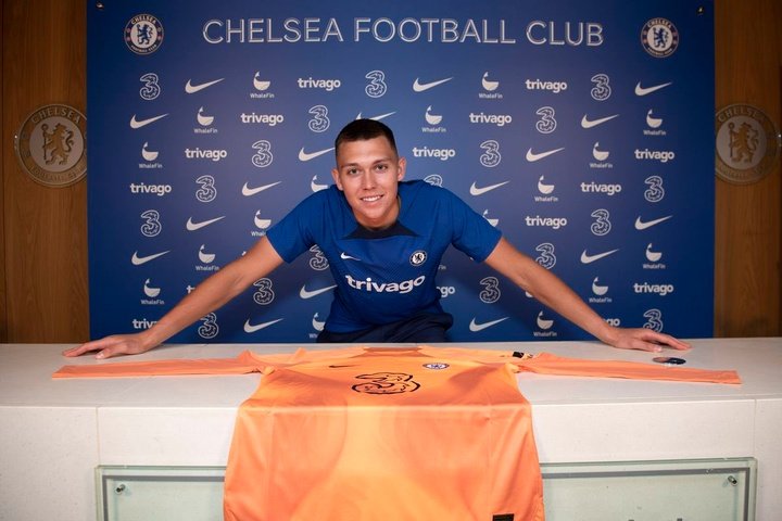 Slonina will join Chelsea next summer. Twitter/ChelseaFC