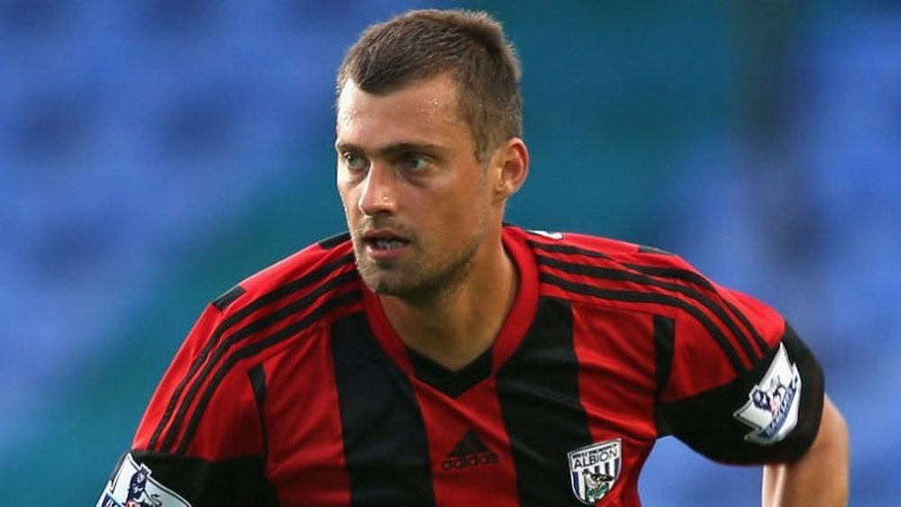 Gabriel Tamas, nuevo jugador del Steaua de Bucarest, en un partido cuando militaba en el West Bromwich Albion. Twitter