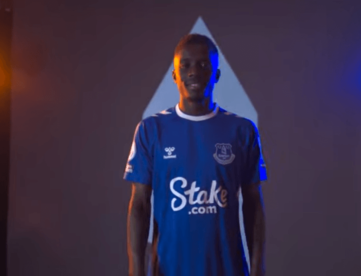 Após três temporadas no PSG, Idrissa Gueye está de volta ao Everton