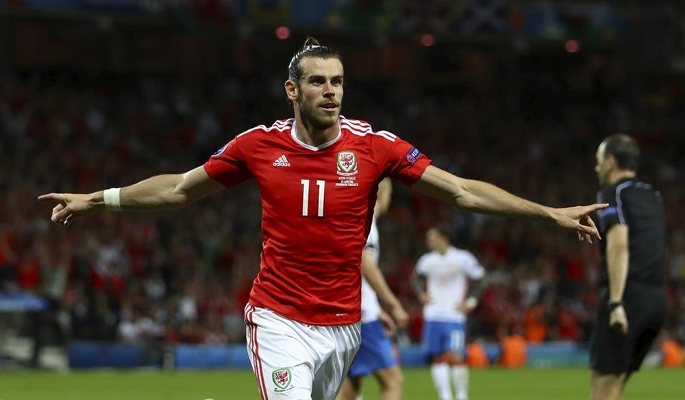 Gareth Bale celebra su gol logrado ante Rusia, que cerró la goleada galesa. UEFA