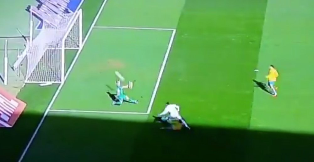 Bale powered past Chichizola to open the scoring. Screenshot