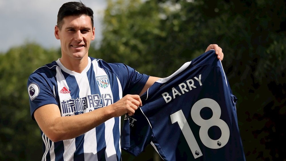 West Brom have completed the signing of Gareth Barry from Everton. WBA