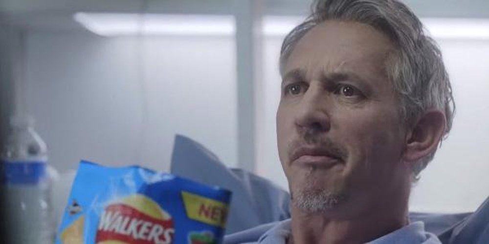 Gary Lineker enjoys another packet of Walkers crisps. Twitter