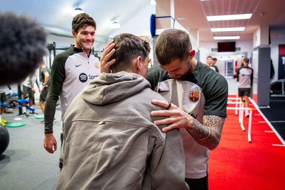 Gavi visited his teammates and received encouragement from the squad. EFE/FCBarcelona