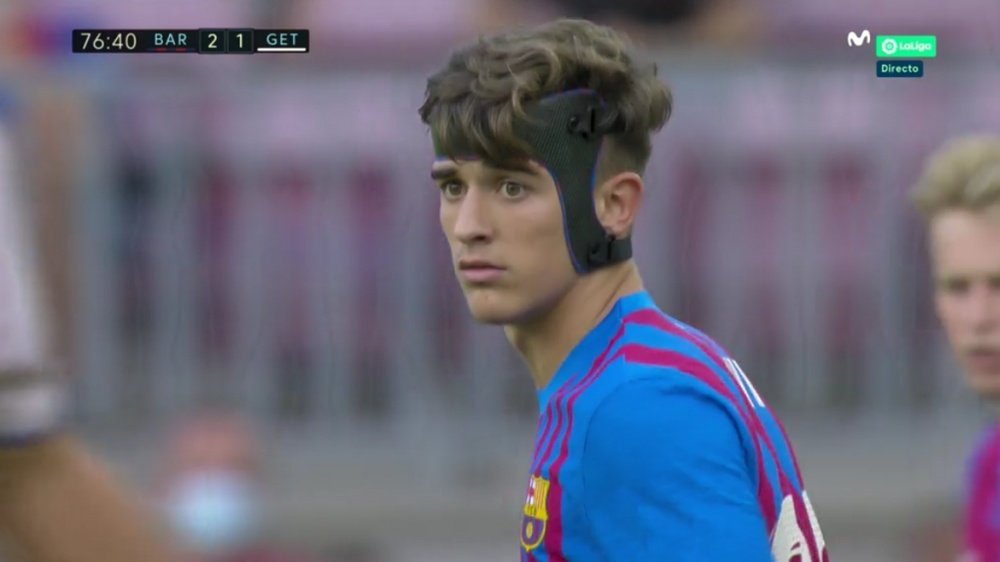 Gavi debutó con el Barça con un curioso casco. Captura/MovistarLaLiga