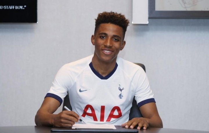 Gedson Fernandes becomes Mourinho's first Spurs signing on initial 18-month loan