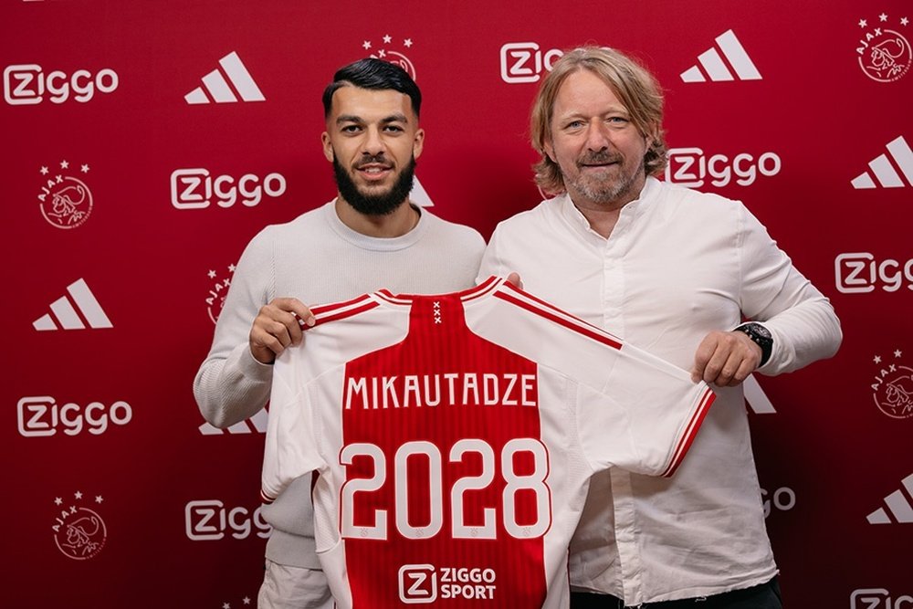 Mikautadze has signed a five-year contract with Ajax. AFCAjax