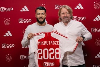 The 22-year-old striker will be getting his first taste of the European Cup when he joins Ajax Amsterdam in the Eredivisie, having played a key role in Metz's return to the top flight last season.