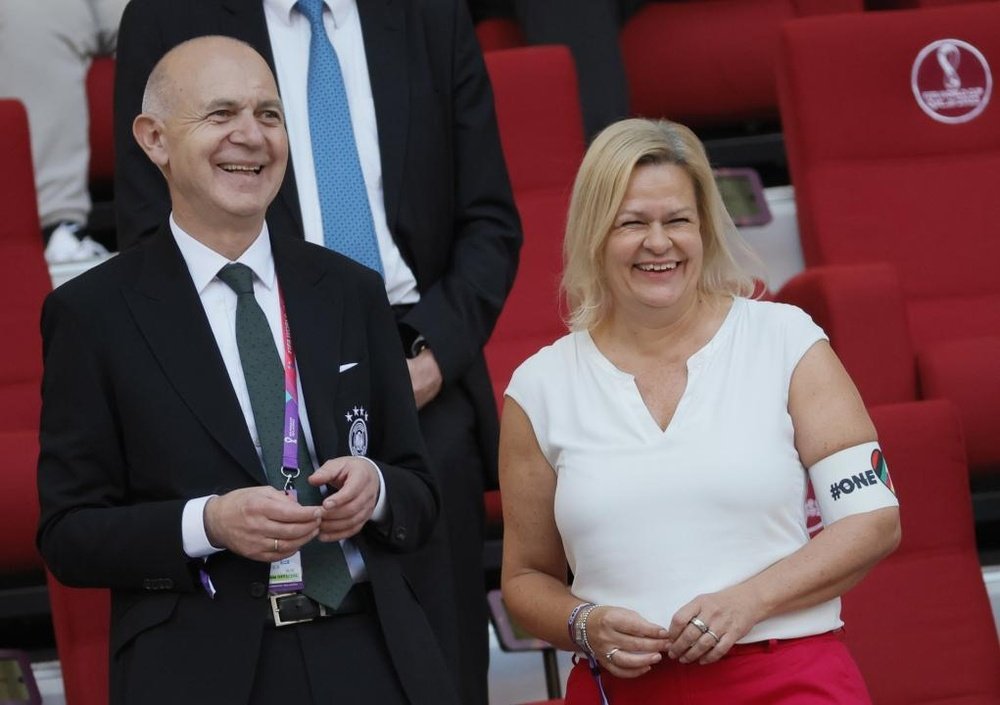 Nancy Faeser, ministra de Interior de Alemania, portó el brazalete 'One love'. EFE