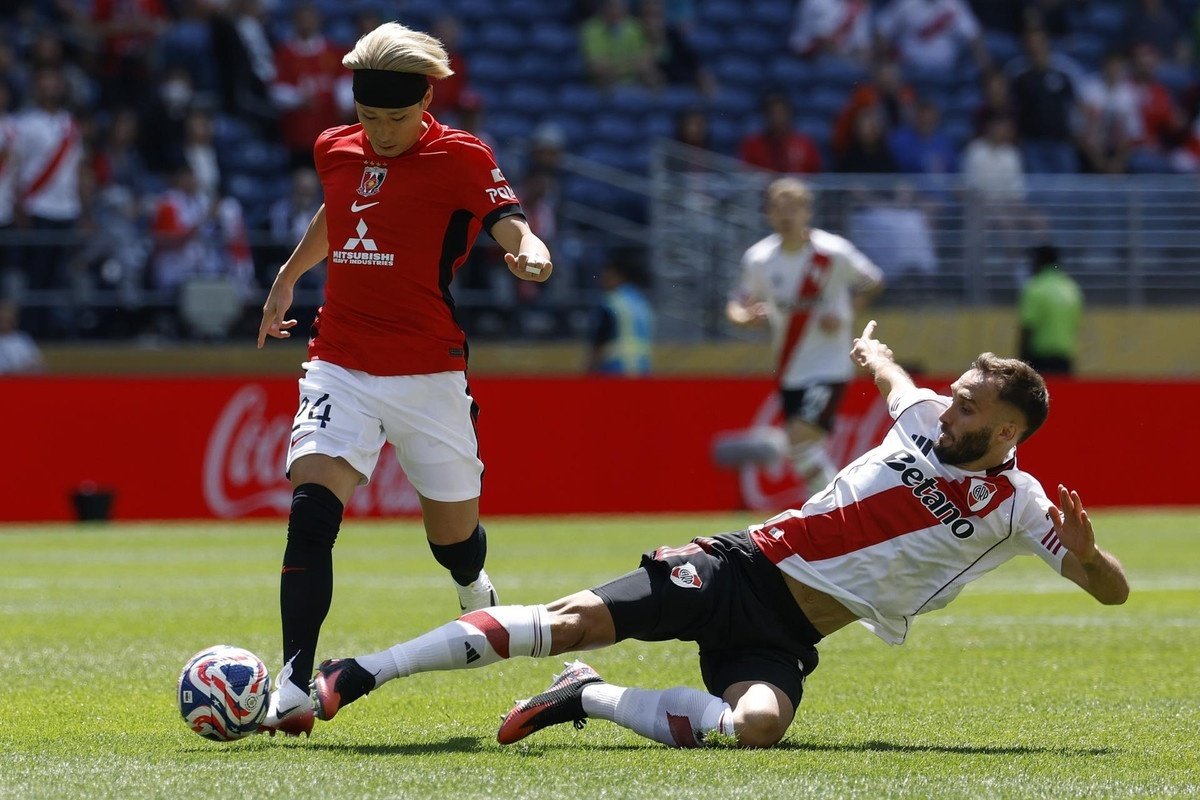 Pezzella will miss the rest of the season after his knee injury was confirmed. EFE