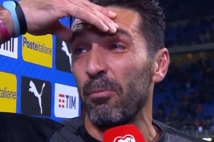 Buffon chora e se despede: 