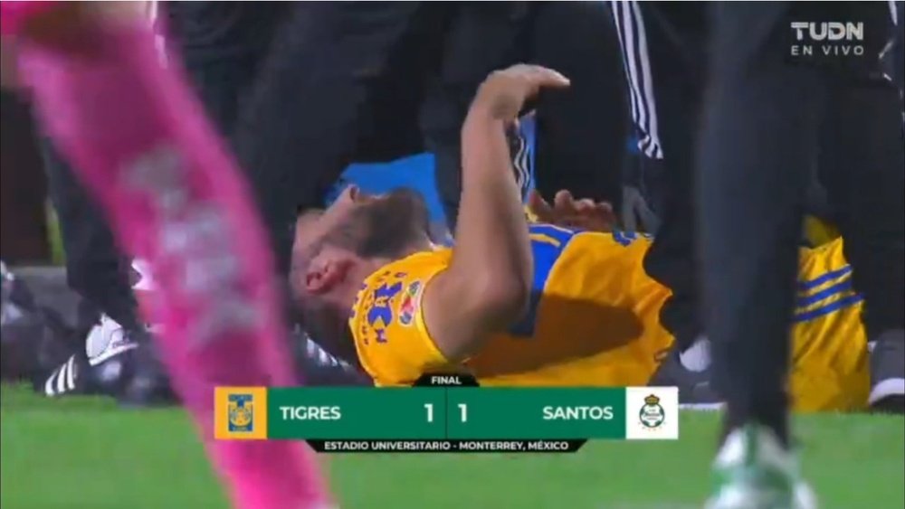 Tigres and Santos Laguna faced at the Estadio Universitario. Screenshot/TUDN