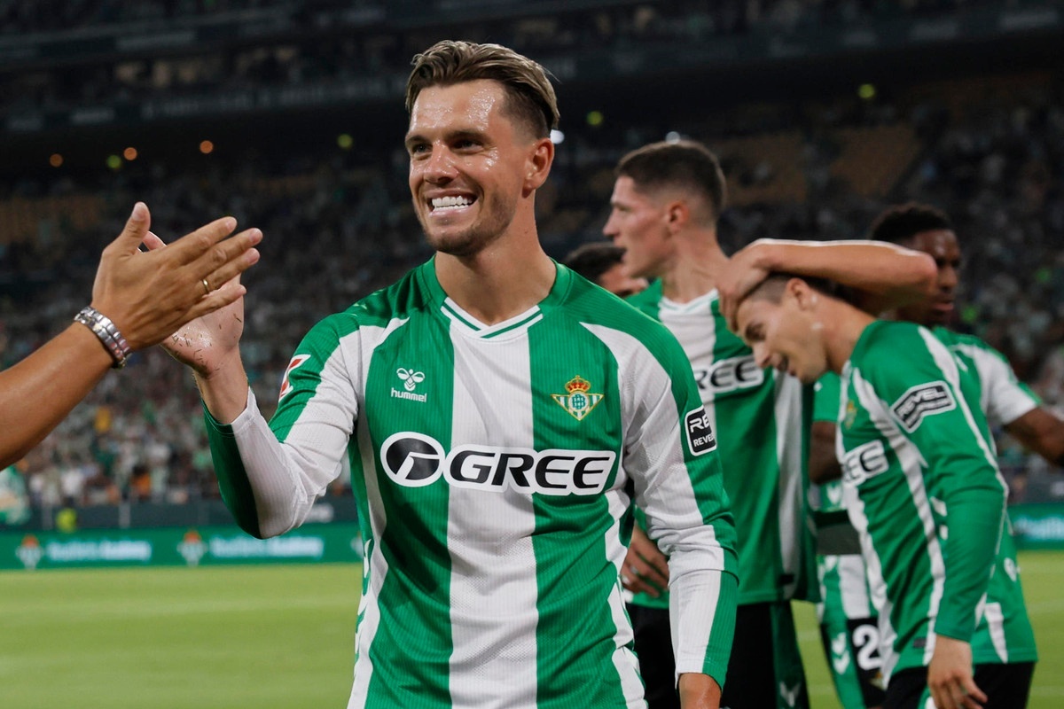 Lo Celso corta la cinta de La Cartuja