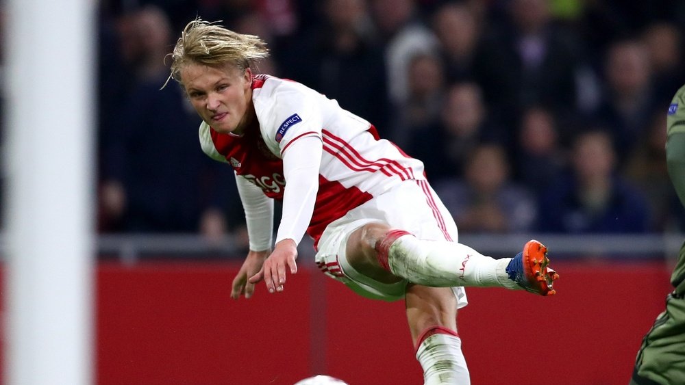 Le jeune attaquant danois de 19 ans ne souhaite pas quitter le club d'Amsterdam. Goal