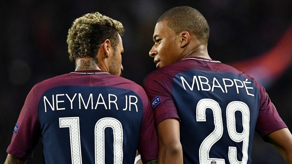 Neymar e Mbappé reforçaram o PSG no último verão. Goal